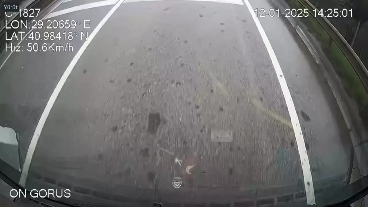 Sancaktepe'de İETT Otobüsüne Çarpan Araç Kazası: 1 Ölü, 4 Yaralı