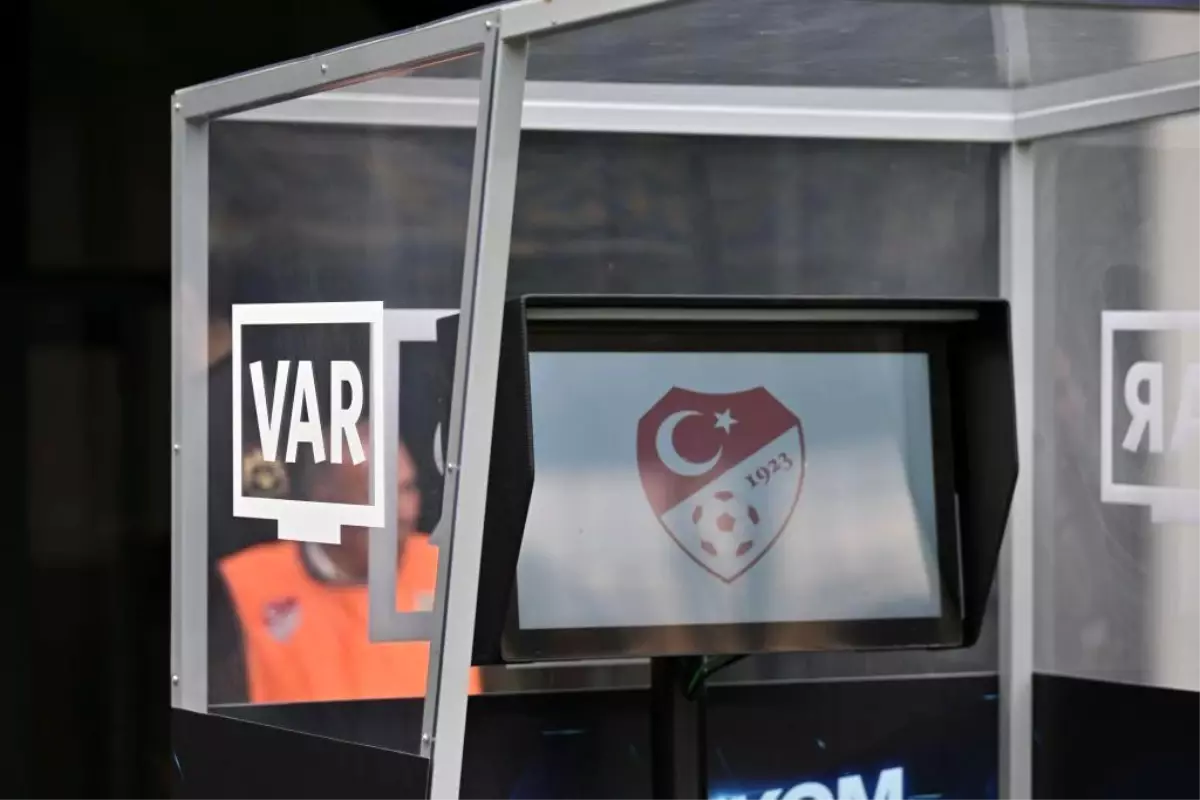 Yabancı VAR hakemi uygulaması Türk futbolundaki gerilimi çözebilecek mi?