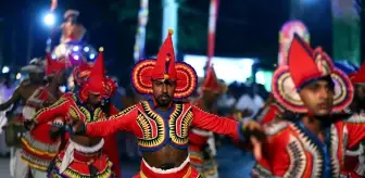 Sri Lanka'da Geleneksel Duruthu Perahera Festivali