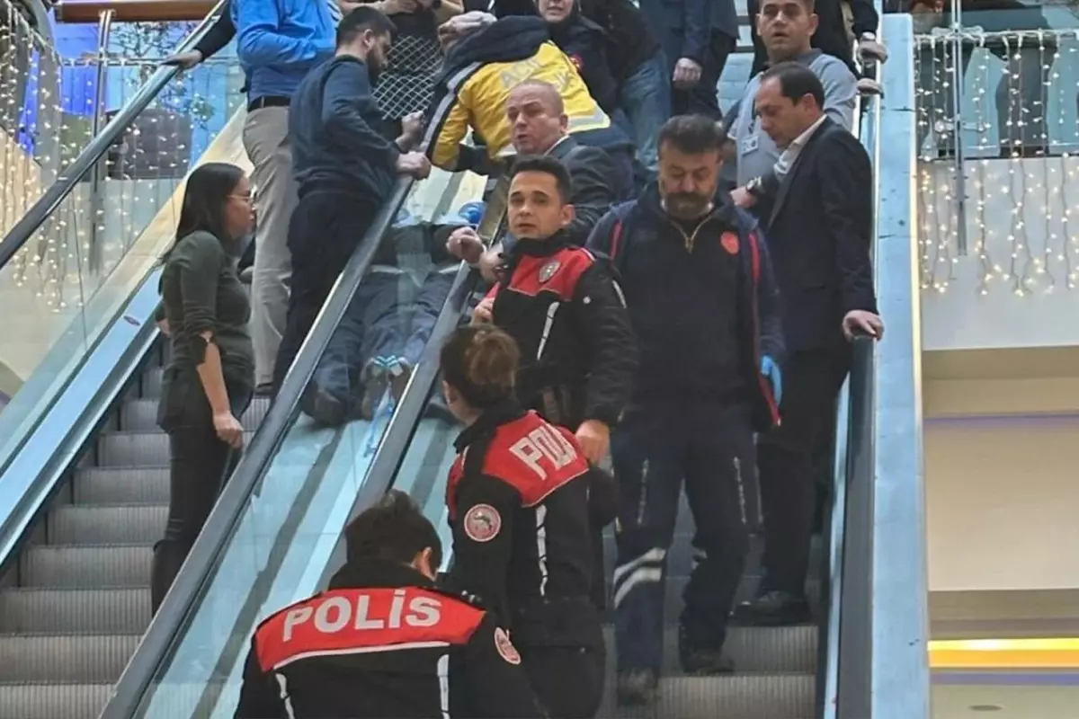 Ankara'da AVM'de Çökme: İşçi Hayatını Kaybetti