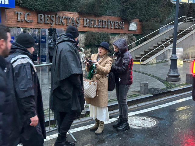 Security measures in front of Beşiktaş Municipality