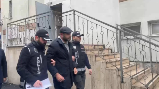 Gözaltındaki Beşiktaş Belediye Başkanı Rıza Akpolat'tan ilk görüntü Gözaltındaki Beşiktaş Belediye Başkanı Rıza Akpolat'tan ilk görüntü