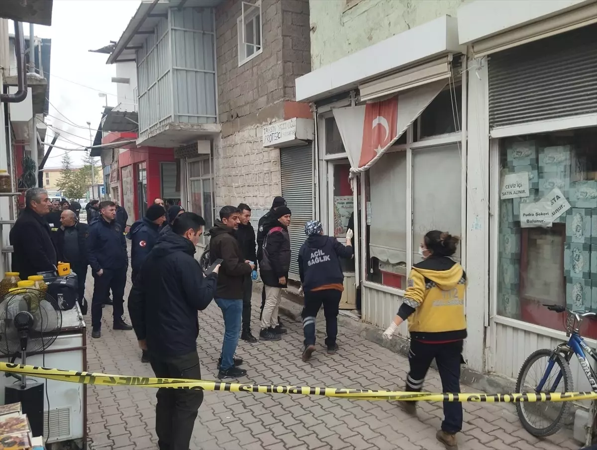 Darende'de İş Makinesine Atkısını Kaptıran Şekerlemeci Hayatını Kaybetti