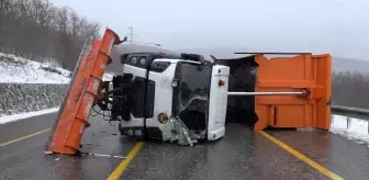 Kırklareli'nde Kar Küreme Aracı Devrildi: 2 Yaralı