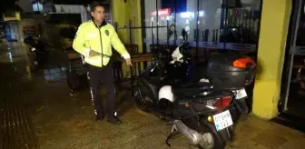 Antalya'da Motosiklet ile Otomobil Çarpıştı: 2 Yaralı