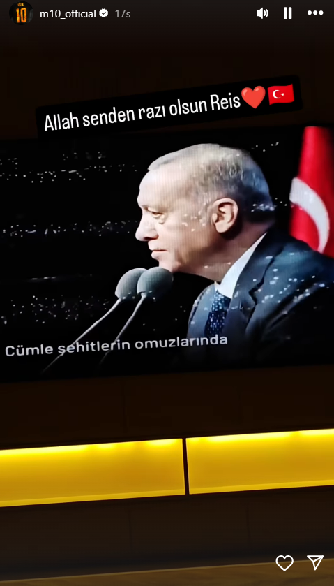 A display of affection from Mesut Özil to President Recep Tayyip Erdoğan