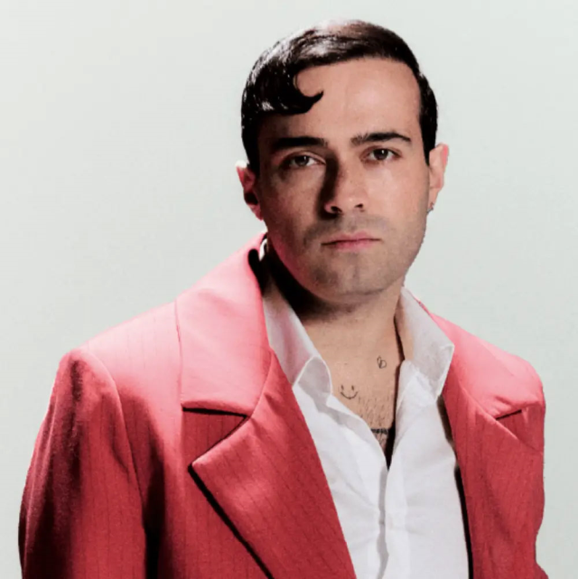 Serenay Sarıkaya ile para karşılığı ilişki yaşadığı iddia edilen Mert Demir sessizliğini bozdu Serenay Sarıkaya ile para karşılığı ilişki yaşadığı iddia edilen Mert Demir sessizliğini bozdu