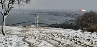 Tekirdağ'da Kar Yağışı İki Mevsimi Bir Arada Yaşattı