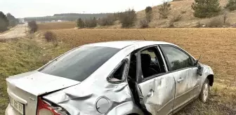 Kastamonu'da Otomobil Tarlaya Uçtu: 3 Yaralı