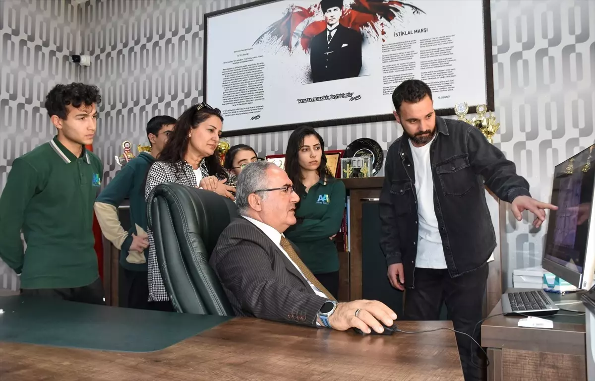 Van'da Öğrenciler 'Yılın Kareleri' Oylamasına Katıldı