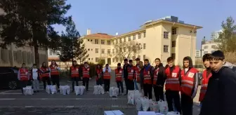 Öğrenciler Harçlıklarıyla İhtiyaç Sahiplerine Gıda Kolisi Gönderdi