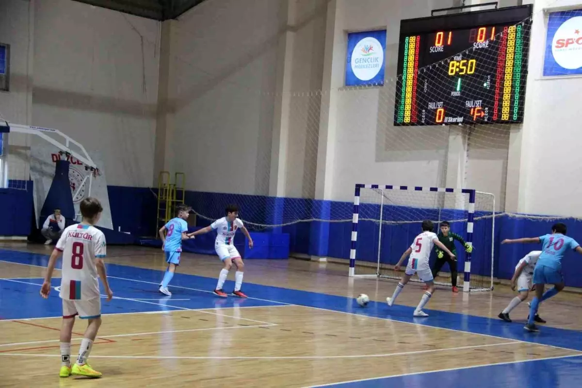 Düzce Ortaokulları Arası Futsal Şampiyonası'nda Çeyrek Final Heyecanı