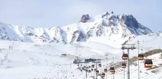 Erciyes Kayak Merkezi, Sezonu Açtı ve Ziyaretçi Akınına Uğradı