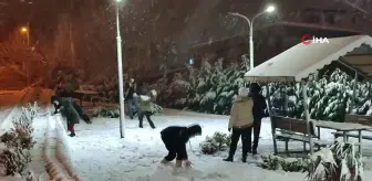 Keşan'da Kar Yağışı Çocukları Sevindirdi, Sürücüler Zor Anlar Yaşadı