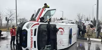 Kütahya'da Ambulans ile Otomobil Çarpıştı: 4 Yaralı