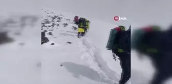 Ağrı Dağı'na Tırmanmak İsteyen Çekyalı Dağcılar Fırtına Nedeniyle Geri Dönmek Zorunda Kaldı