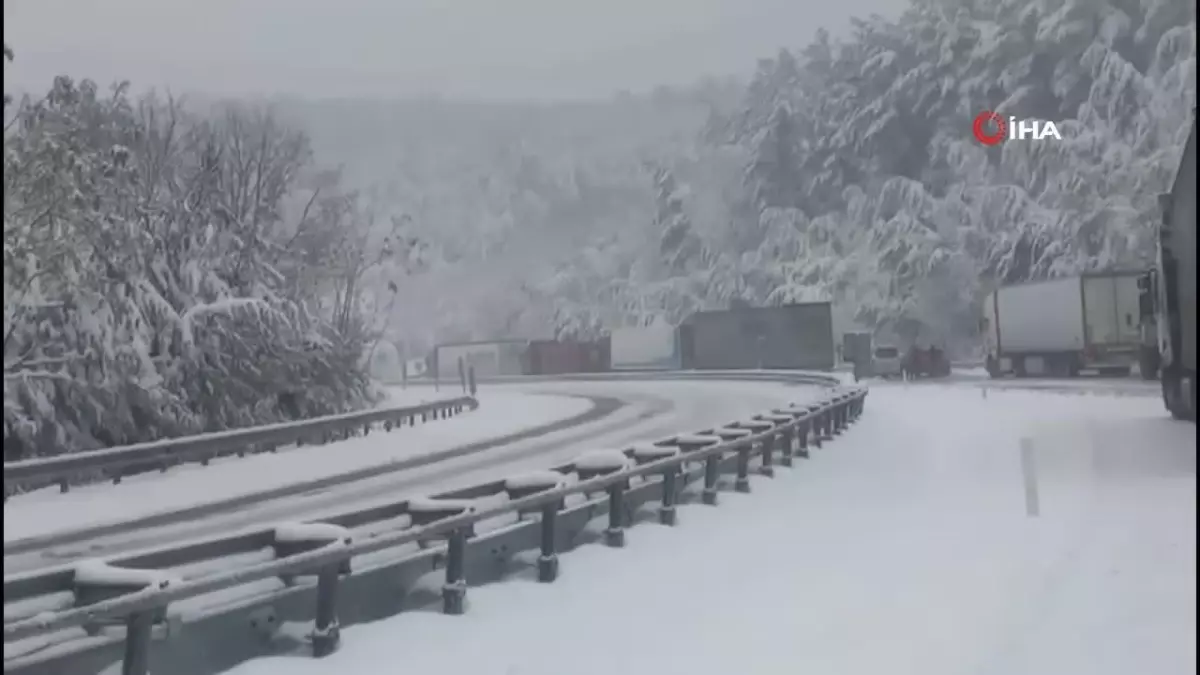 Çanakkale'de Kar Yağışı Nedeniyle Trafik Kontrollü Olarak Sağlanıyor
