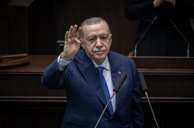 Cumhurbaşkanı Erdoğan'dan CHP lideri Özel'e kırmızı kart yanıtı: O bizim işimiz Cumhurbaşkanı Erdoğan'dan CHP lideri Özel'e kırmızı kart yanıtı: O bizim işimiz