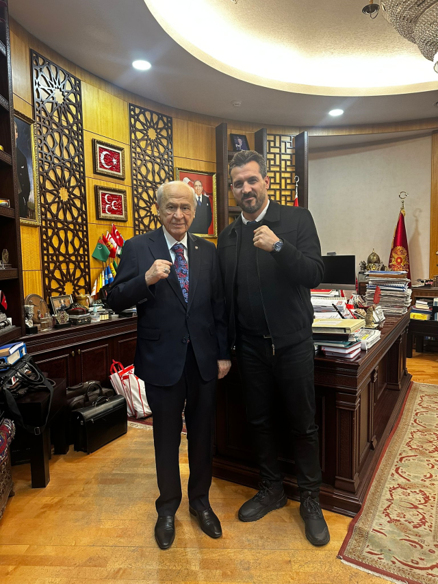 MHP leader Bahçeli took his guard! Posed with boxing gloves