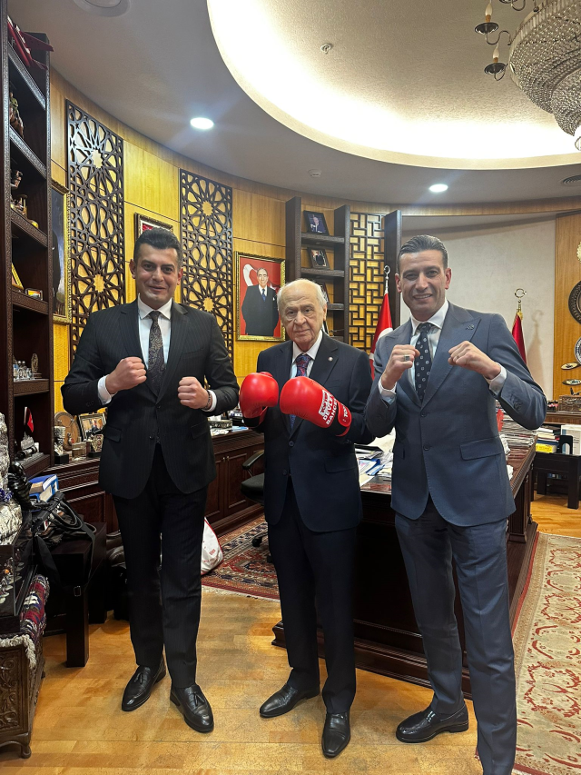 MHP leader Bahçeli took his guard! Posed with boxing gloves