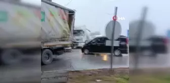 Afyonkarahisar'da Tırın Kaza Yaptığı Olayda Faciadan Dönüldü