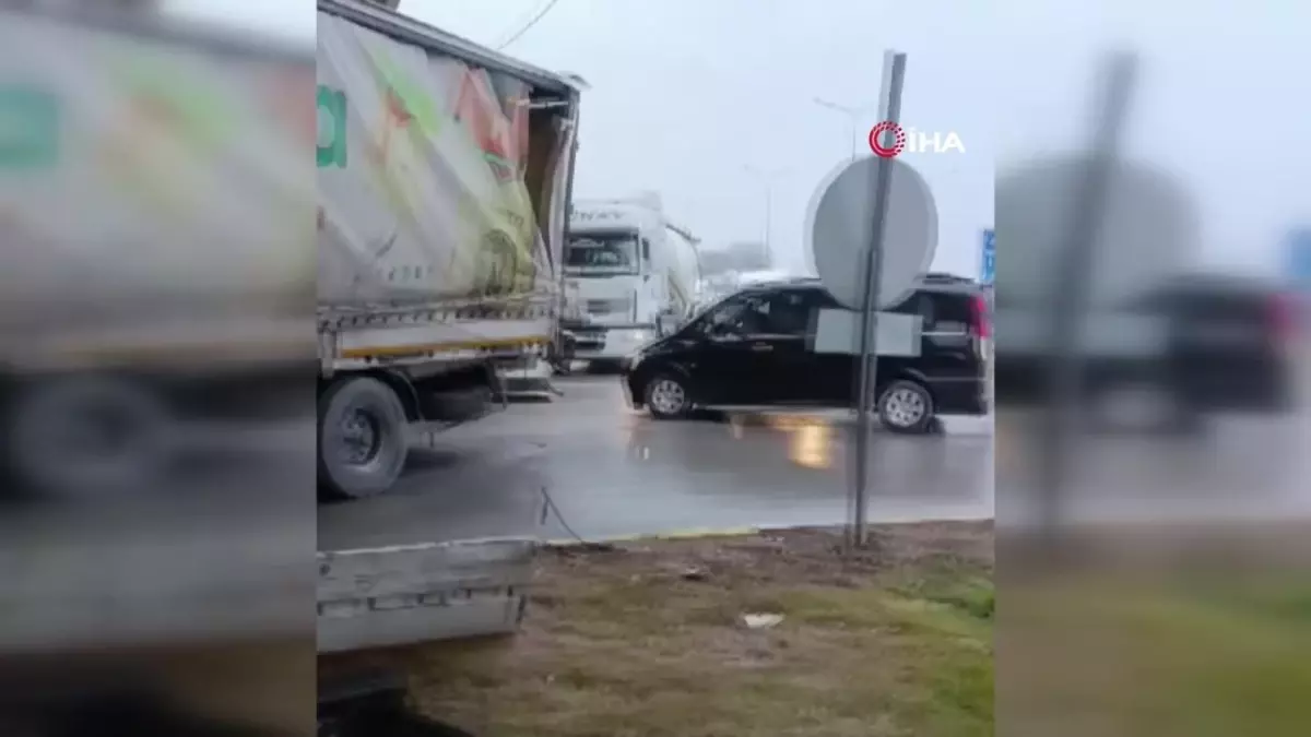 Afyonkarahisar'da Tırın Kaza Yaptığı Olayda Faciadan Dönüldü