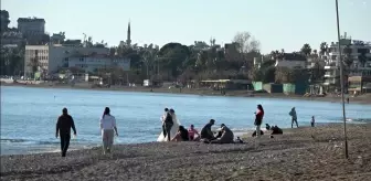 Alanya'da Fırtına Sonrası Sıcak Hava Plajları Doldurdu