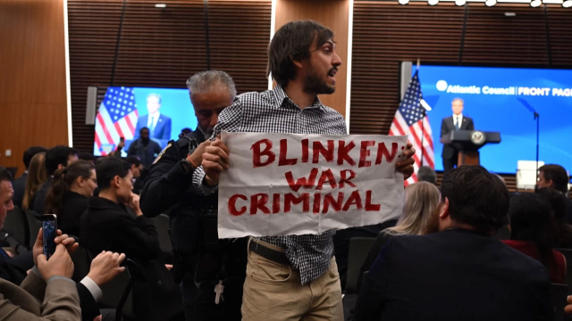 Protest against 'Zionism' during Blinken's final speech