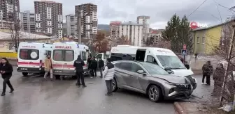 Sivas'ta Öğrenci Servisi Kaza Yaptı, Bir Öğrenci 'Dedeme Gidecektim' Diye Ağladı