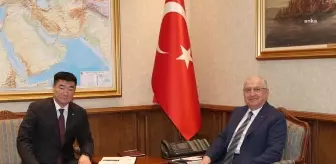 Yaşar Güler ve Moğolistan Savunma Bakanı Sandag İkili Görüşme Gerçekleştirdi