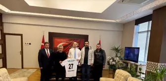 Nizip Spor Kulübü, Kaymakam Uğurlu'yu Ziyaret Etti