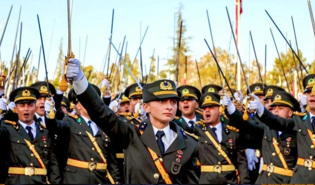 She made a new statement after the defense! Lieutenant Ebru Eroğlu, who administered the sword oath, did not back down