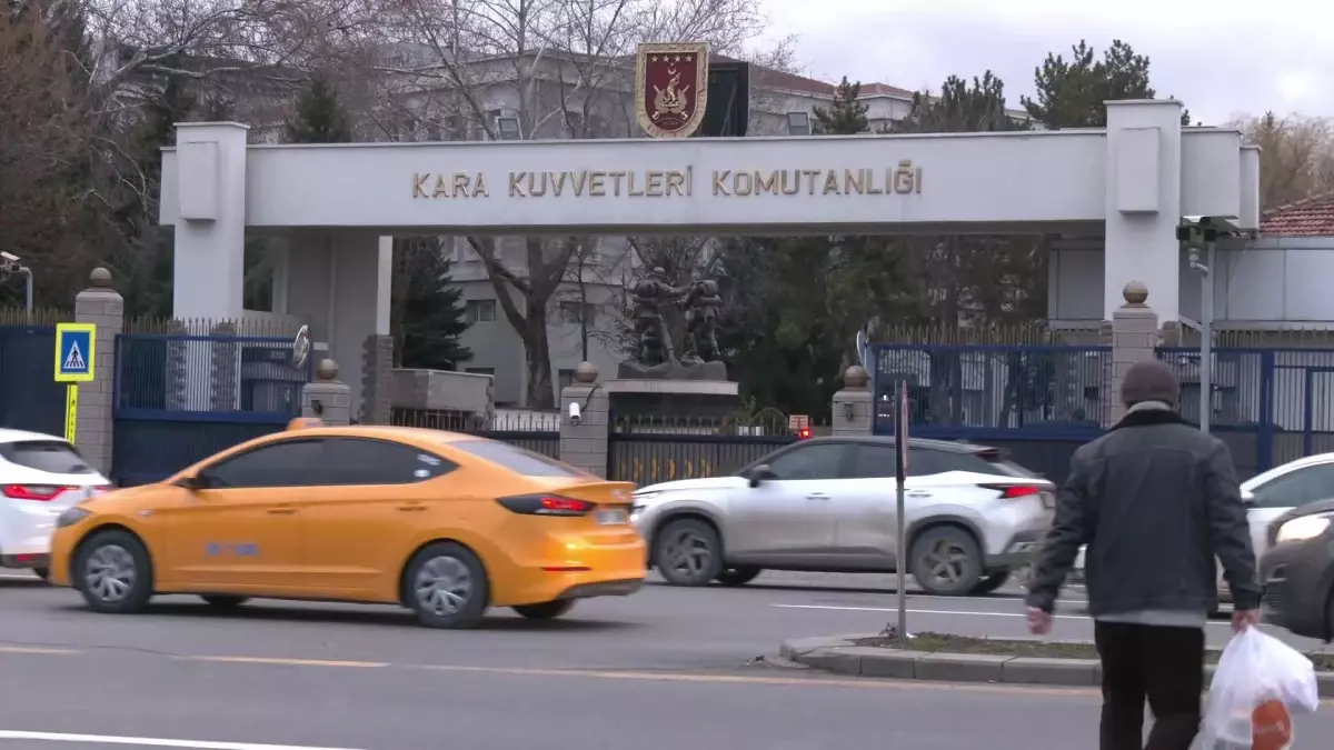 TSK'dan İhracı İstenen Teğmenler Savunma Yaptı: "Omzumdaki Rütbeyi Alabilirsiniz, Ama Göğsümdeki Harp Okulu Brövesini Alamazsınız"