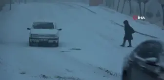 Van'da Yoğun Kar Yağışı Uçak Seferlerini Olumsuz Etkiledi