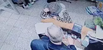 Yolda bulduğu kredi kartıyla veresiye borcunu kapattı