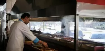 Adana'da Öğrencilere Kebap İkramı