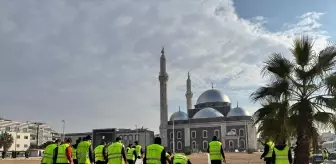 Gönüllüler, Humus'taki Halid Bin Velid Camisi'ni Temizliyor