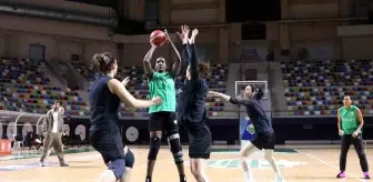 İzmit'in kadın basketbolcuları rotayı Nesibe Aydın maçına çevirdi