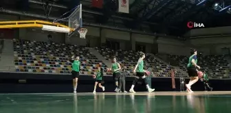 İzmit'in kadın basketbolcuları rotayı Nesibe Aydın maçına çevirdi