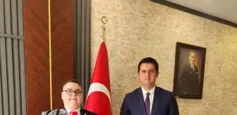 Eruh Kaymakamı, İstiklal Marşı Yarışmasında Birinci Olan Öğrenciyi Ağırladı