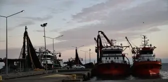 Sinop Limanı'na Fırtına Öncesi Balıkçı Akını