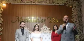 Van'da öğretmen çiftin nikahında 'meslektaş dayanışması'