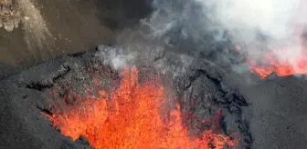 Kilauea Yanardağı'nda Lav Püskürtmeye Devam Ediyor