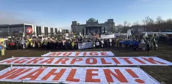 Almanya'da çiftçiler, hükümetin tarım politikalarını protesto etti