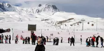 Erciyes Kayak Merkezi Yarı Yıl Tatilinde Yoğun Ziyaret Aldı