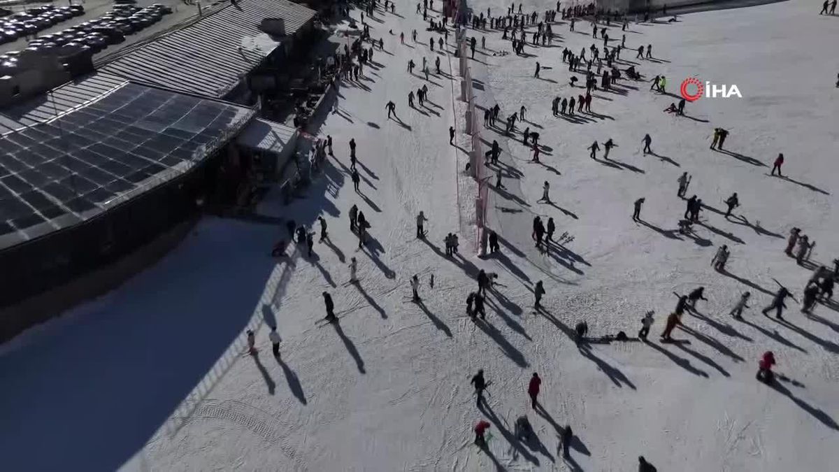 Erciyes Kayak Merkezi'nde Sömestir Yoğunluğu