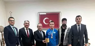 Menteşe Spor Lisesi'nden Türkiye Şampiyonu Tuna Yaraş Kaymakam'ı Ziyaret Etti