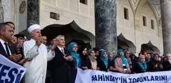 Şahinbey Belediyesi 177 Öğrenciyi Umreye Uğurladı