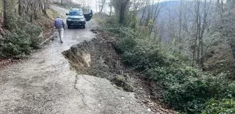 Samsun'da Toprak Kayması Ulaşımı Engelledi