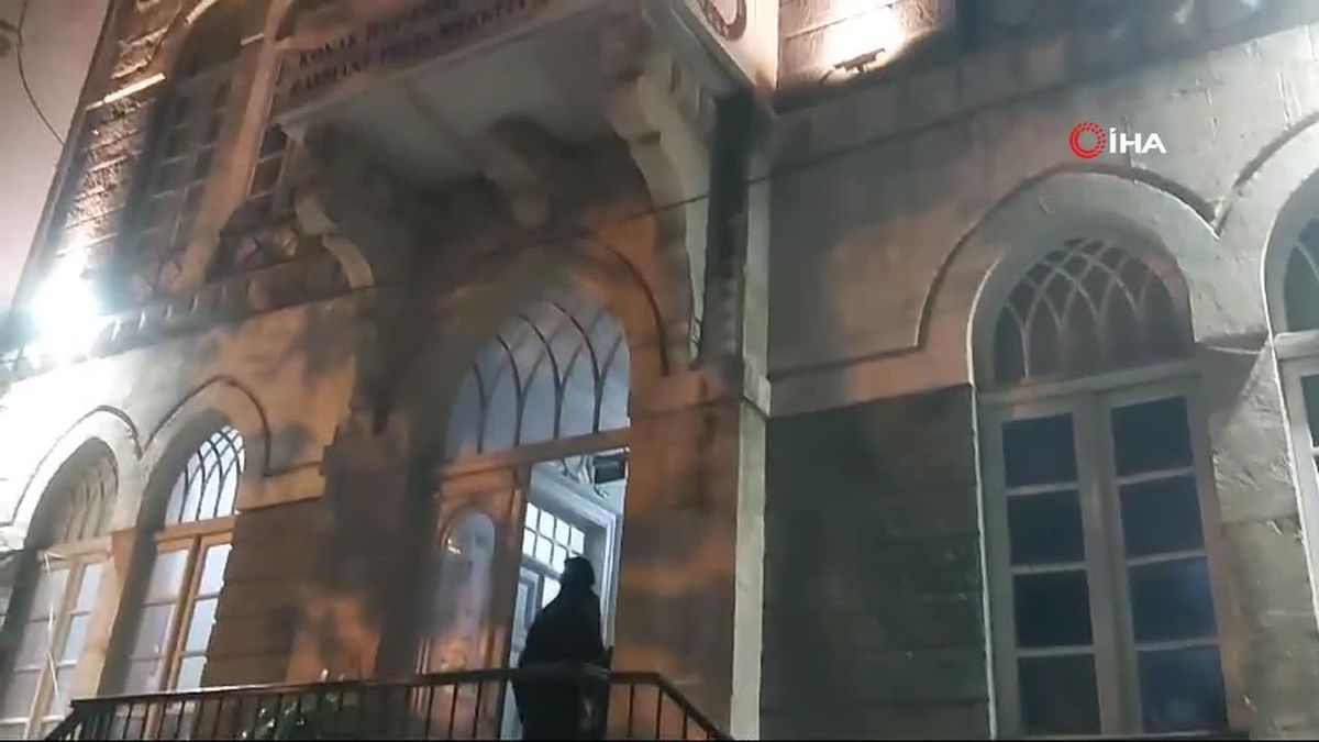 İzmir'de 25 Yıl Hapis Cezasıyla Aranan Cinayet Zanlısı Yakalandı